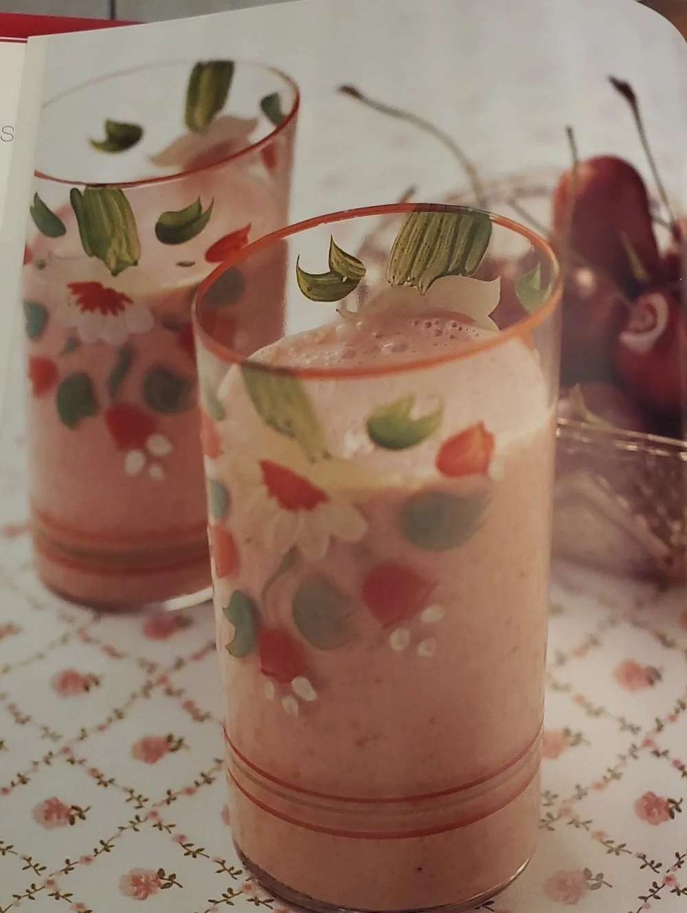 Vintage Smoothies‎ Healthy Shakes & Blends - Pink Fruit Smoothie Hard Cover 2003
